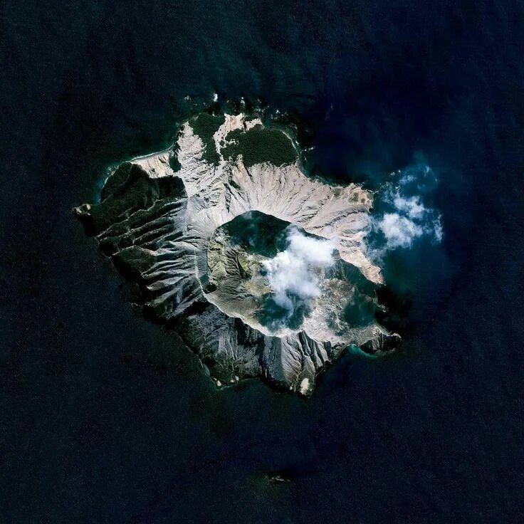 Острова со спутника фото Whakaari, also known as White Island, is an active stratovolcano, situated 48 km