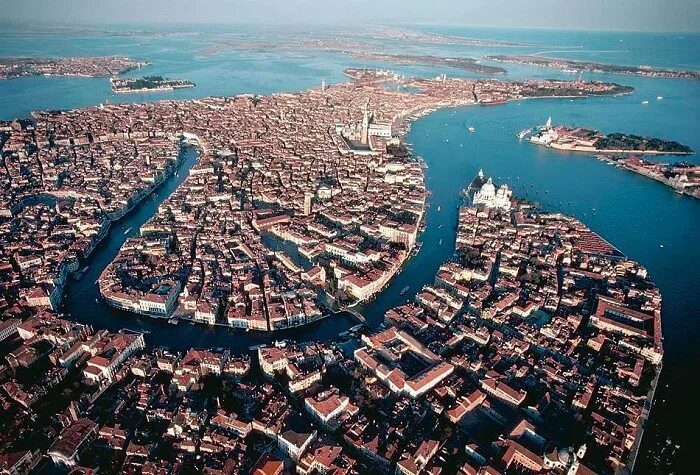 Острова венеции фото The 5 most beautiful districts of Venice