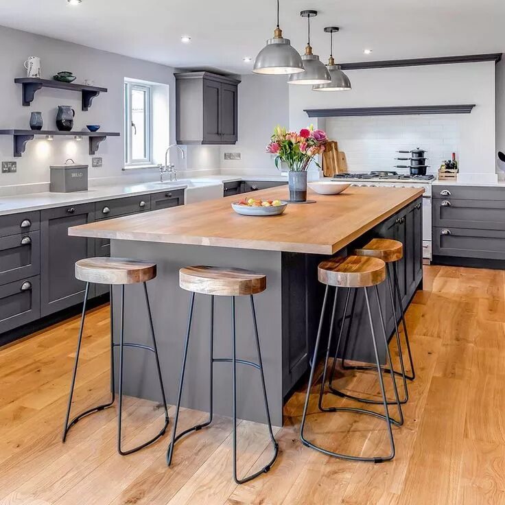 Островок на кухне фото Shaker & May on Instagram: "Like all stylish pieces of furniture, kitchen island