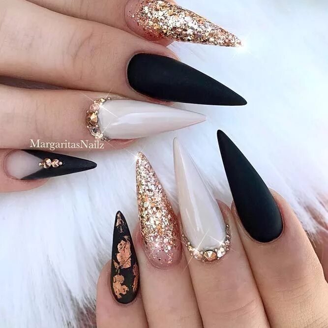 Острые ногти фото 25+ Fearless Combinations With Black Stiletto Nails Stiletto nails designs, Gold
