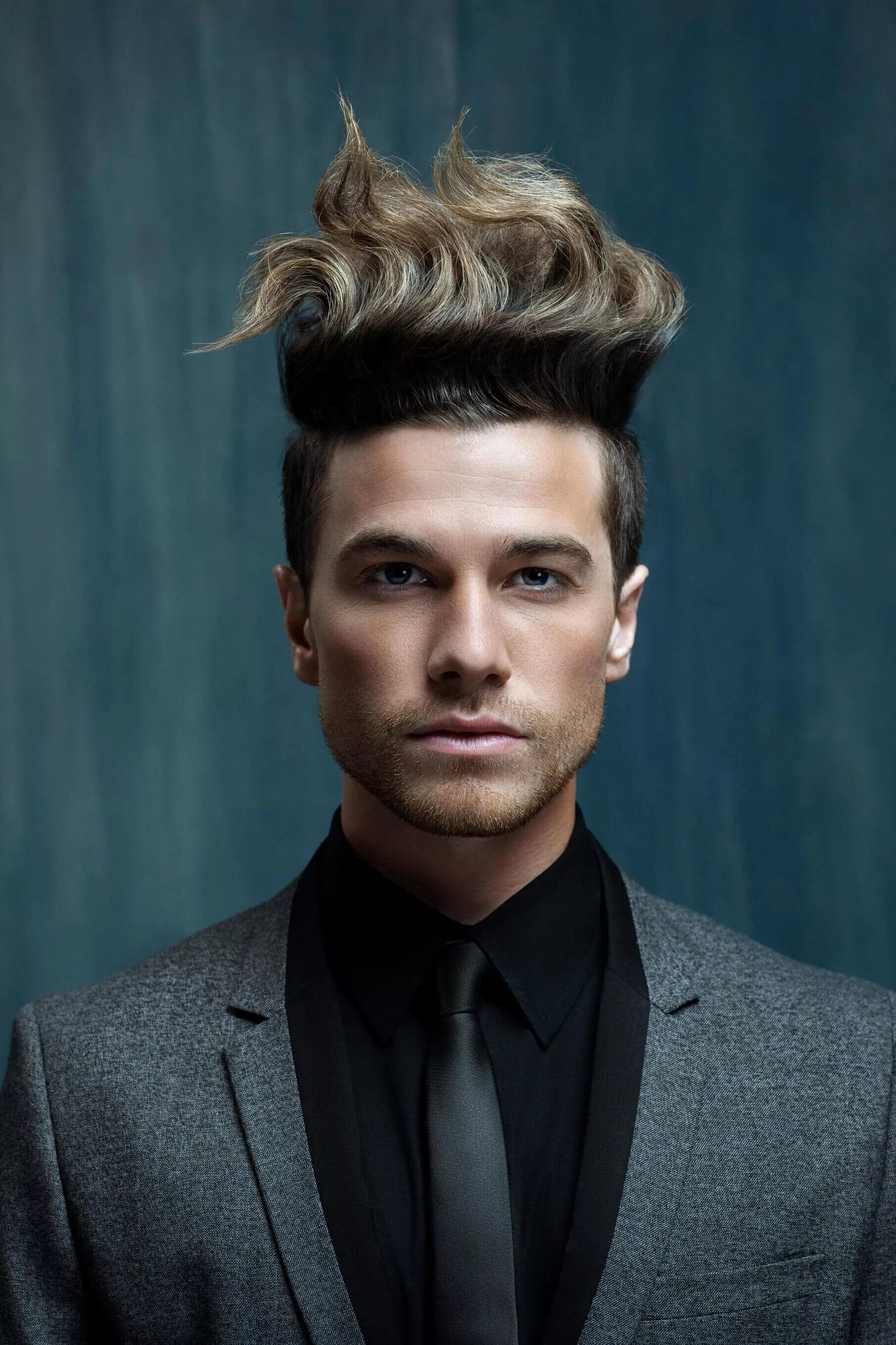 Острые прически мужские Wavy Quiff for Men: How to Style this Non-Boring Holiday Hairstyle All Things Ha