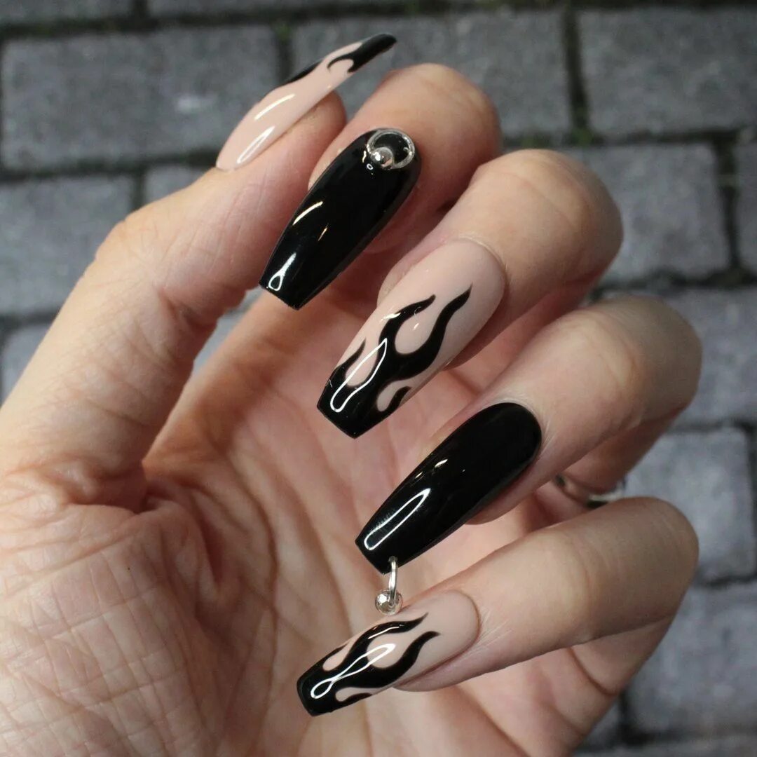 Острый черно белый маникюр perfectly_nailed Acrylic nails coffin short, Edgy nails, Nails