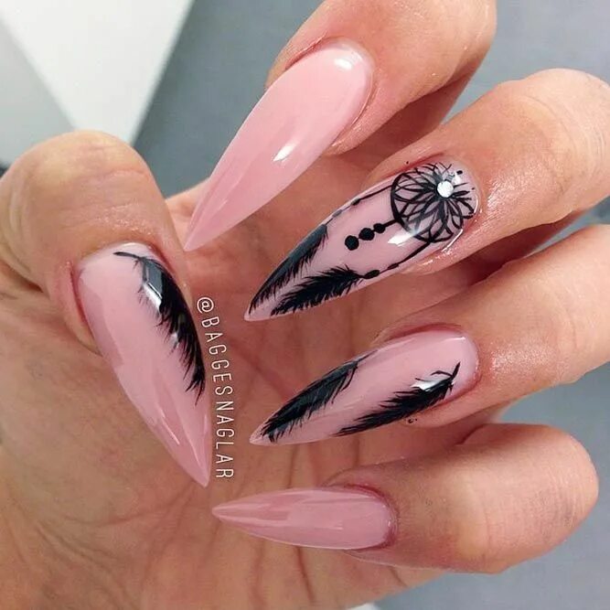 Острый маникюр с рисунком Dream Catcher Charming Nails To Release Your Wild Spirit Feather nails, Stiletto