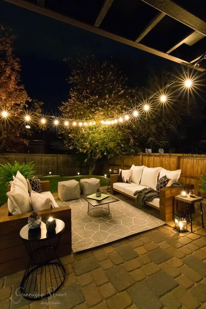 Освещение двора фото Casual Modern Backyard Patio Reveal - Garrison Street Design Studio Outdoor pati