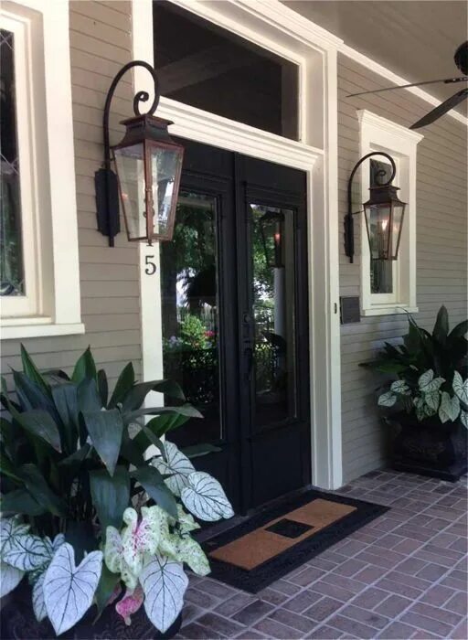 Освещение крыльца частного дома фото Signature Series Italianate Bevolo Gas & Electric Lighting Front porch lighting,