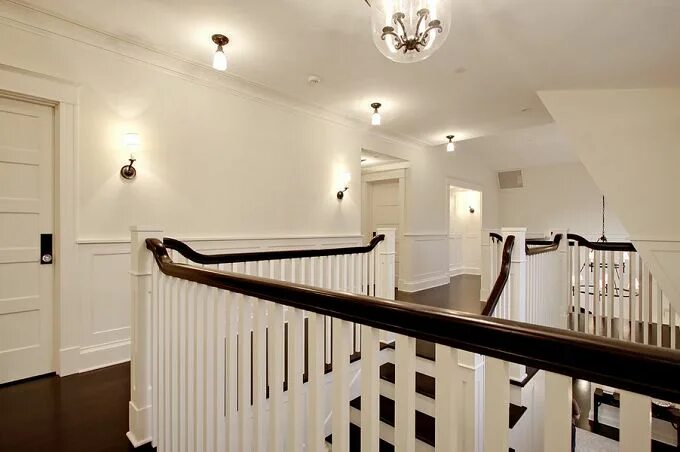 Освещение лестничного марша в частном доме фото A New England Home in the West - Calling it Home Traditional staircase, Traditio