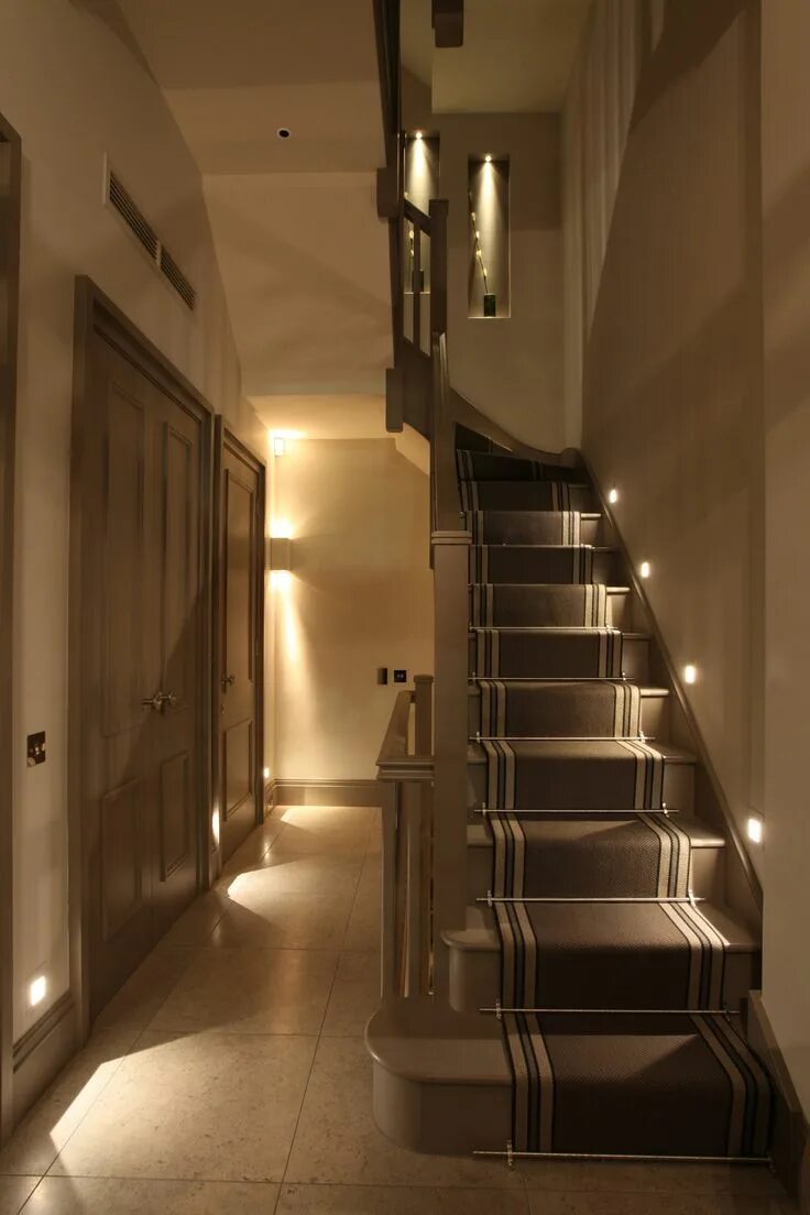 Освещение лестницы в доме фото Staircase lighting ideas - 17 styles to light up your treads Home stairs design,