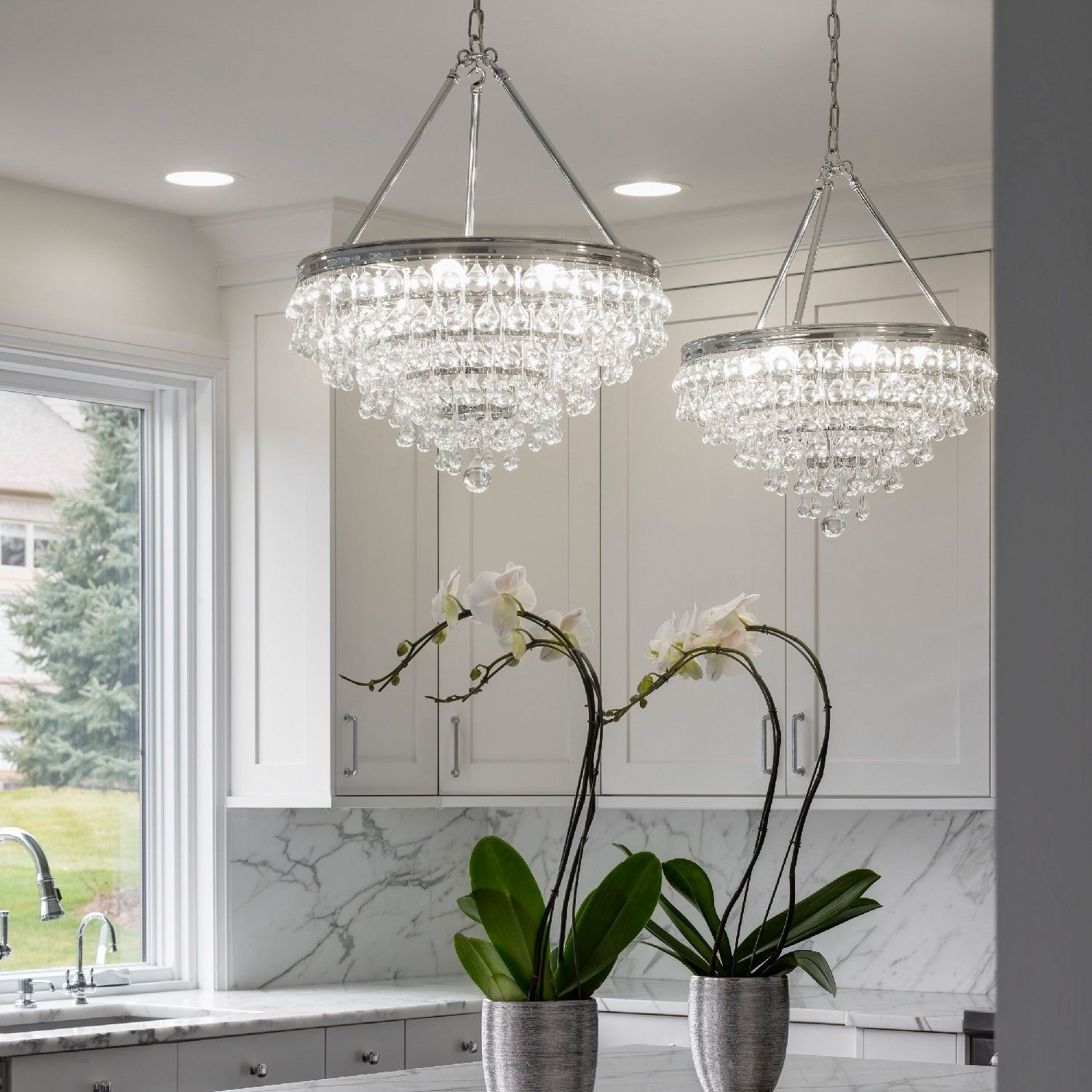 Освещение люстры в интерьере Crystorama Calypso 6-Light Transitional Chandelier in Polished Chrome with Clear