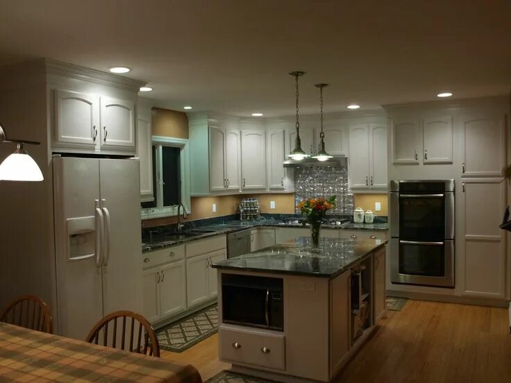 Освещение на кухне дизайн Pin by Guillermo on Iluminacion White kitchen lighting, Kitchen lighting design,
