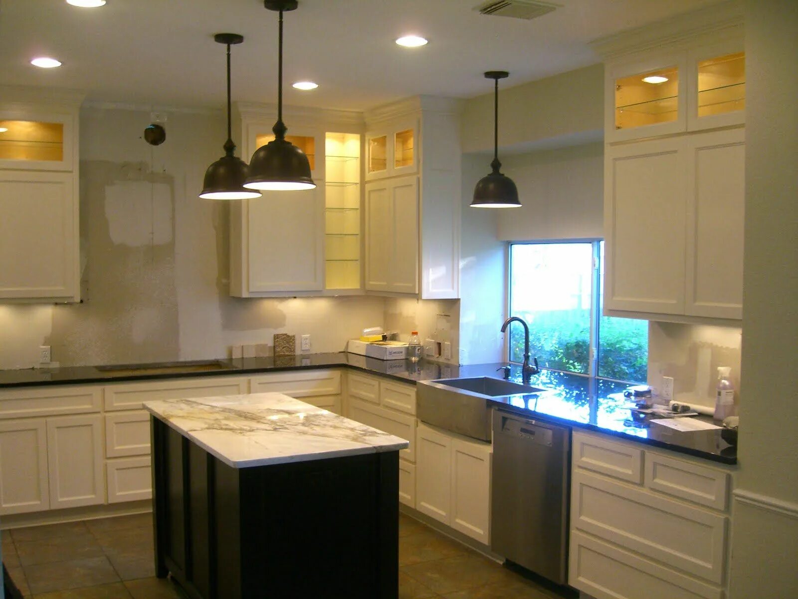 Освещение на кухне дизайн фото Kitchen Remodel, Lights and Faucet Kitchen remodel small, Kitchen remodel layout