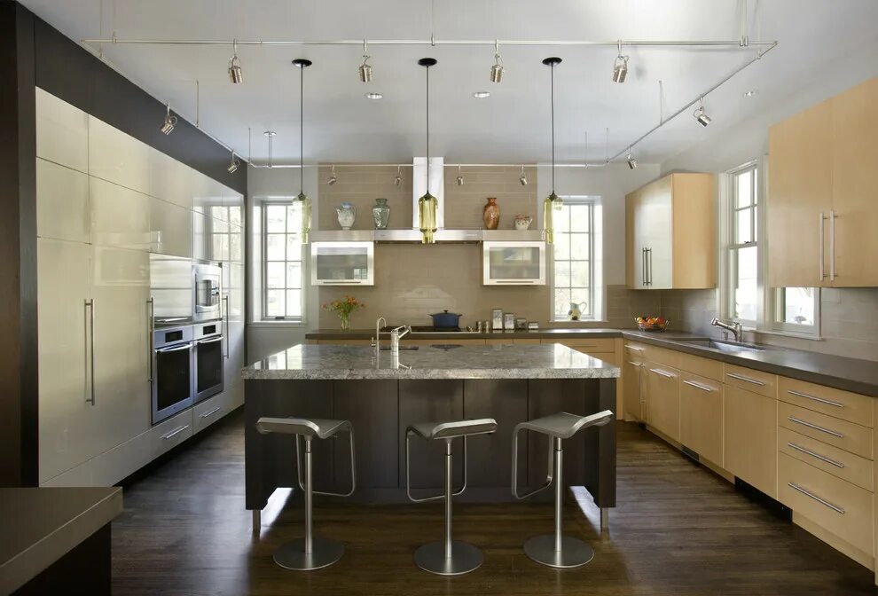 Освещение на кухне дизайн интерьера фото Green Gambrel Kitchen - Современный - Кухня - Бостон - от эксперта LDa Architect