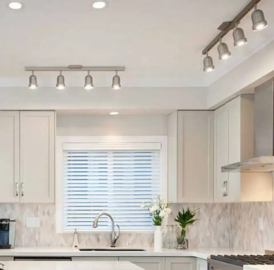 Освещение на кухне дизайн с натяжным потолком Ceilings kitchen design 10 sq.m. (39 Photos)