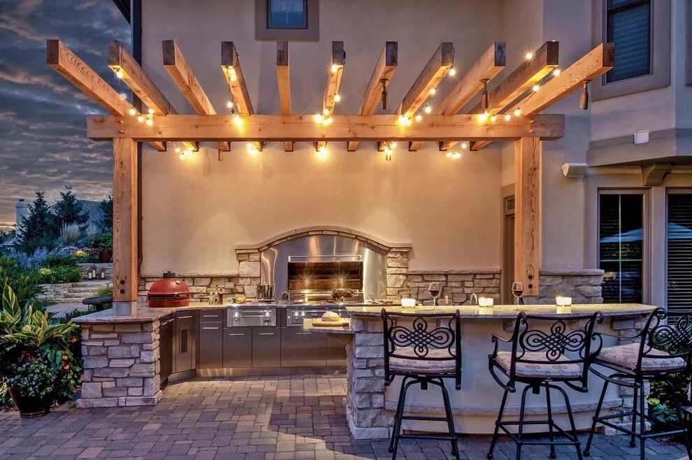 Освещение под навесом частного дома варианты фото Outdoor Stainless Steel Cabinetry - Классический - Дворик - Бриджпорт - от экспе