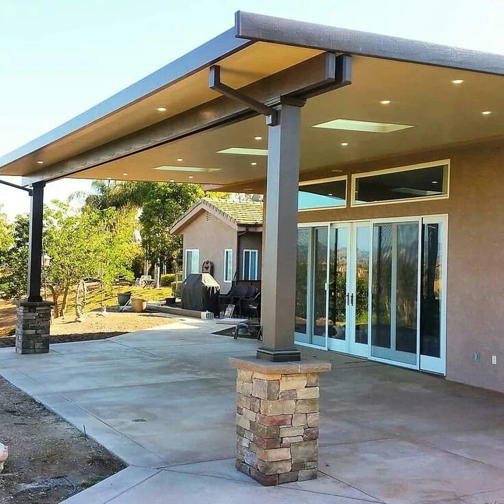 Освещение под навесом частного дома варианты фото Insulated aluminum patio cover with skylights, LED recessed lighting and stone w