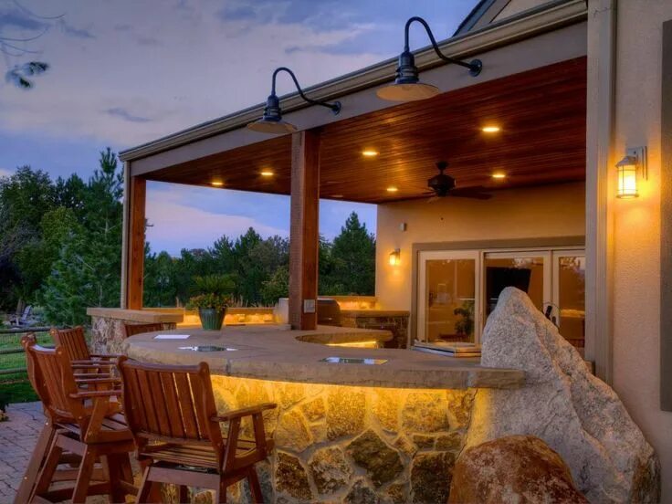 Освещение под навесом частного дома варианты фото Atmospheric Lighting Transforms an Outdoor Deck at Night Pergola, Patio, Deck ra