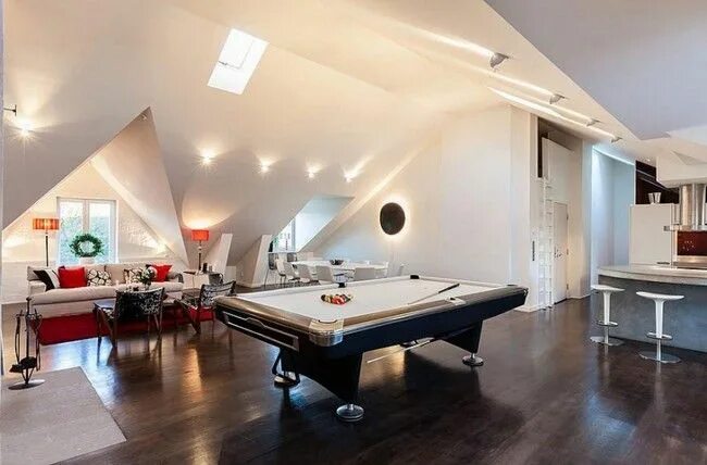 Освещение потолка мансарды фото Odenplan’s Stunning Modern Stockholm Apartment Diseño interior del loft, Diseño 