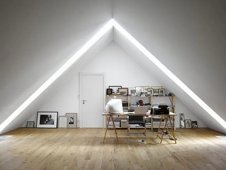 Освещение потолка мансарды фото Family House in Klokočná / deyl-sestak-architects Attic design, Home office desi