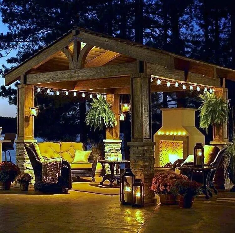 Освещение в беседке фото Love the detail in this outdoor pergola Pergola lighting, Small courtyard garden