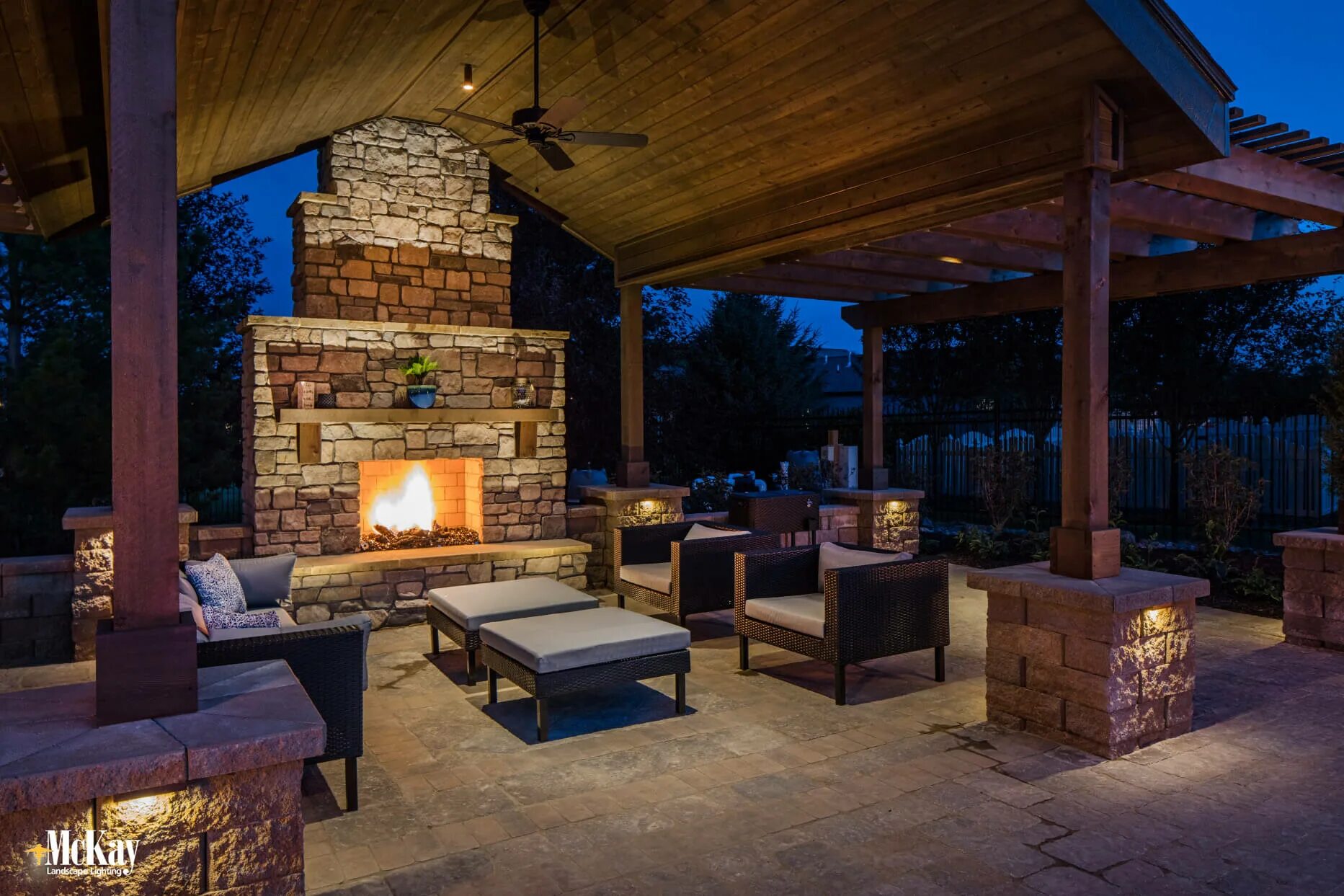 Освещение в беседке с барбекю фото Backyard Landscape Lighting Ideas
