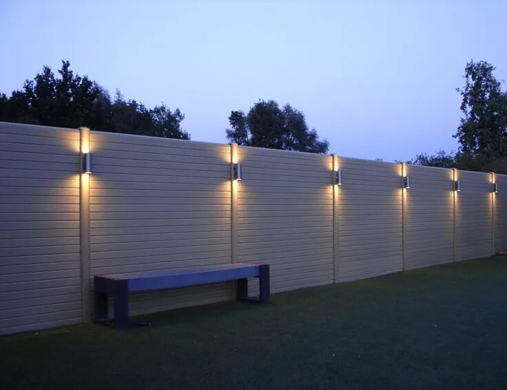 Освещение вдоль забора охранное на предприятии фото Tuinafrasteringen hout prijzen houten tuinafrastering prijs Освещение забора, Ди