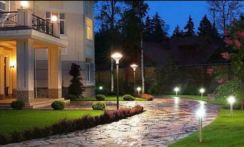 Освещение во дворе частного дома фото Уличное освещение для загородного дома