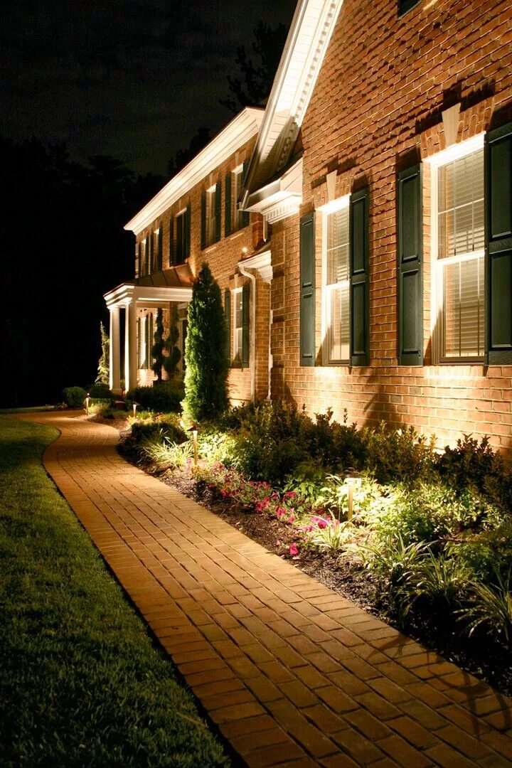 Освещение во дворе частного дома фото 25+ Creative Landscape Lighting Ideas to Give a New Look to Your Outdoor Space L