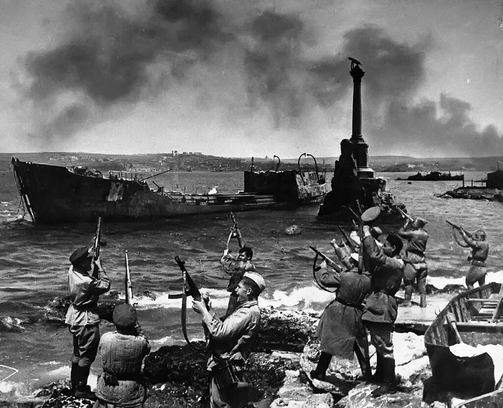 Освобождение крыма фото Файл:Освобожденный Севастополь. Май 1944 года.jpg - Википедия