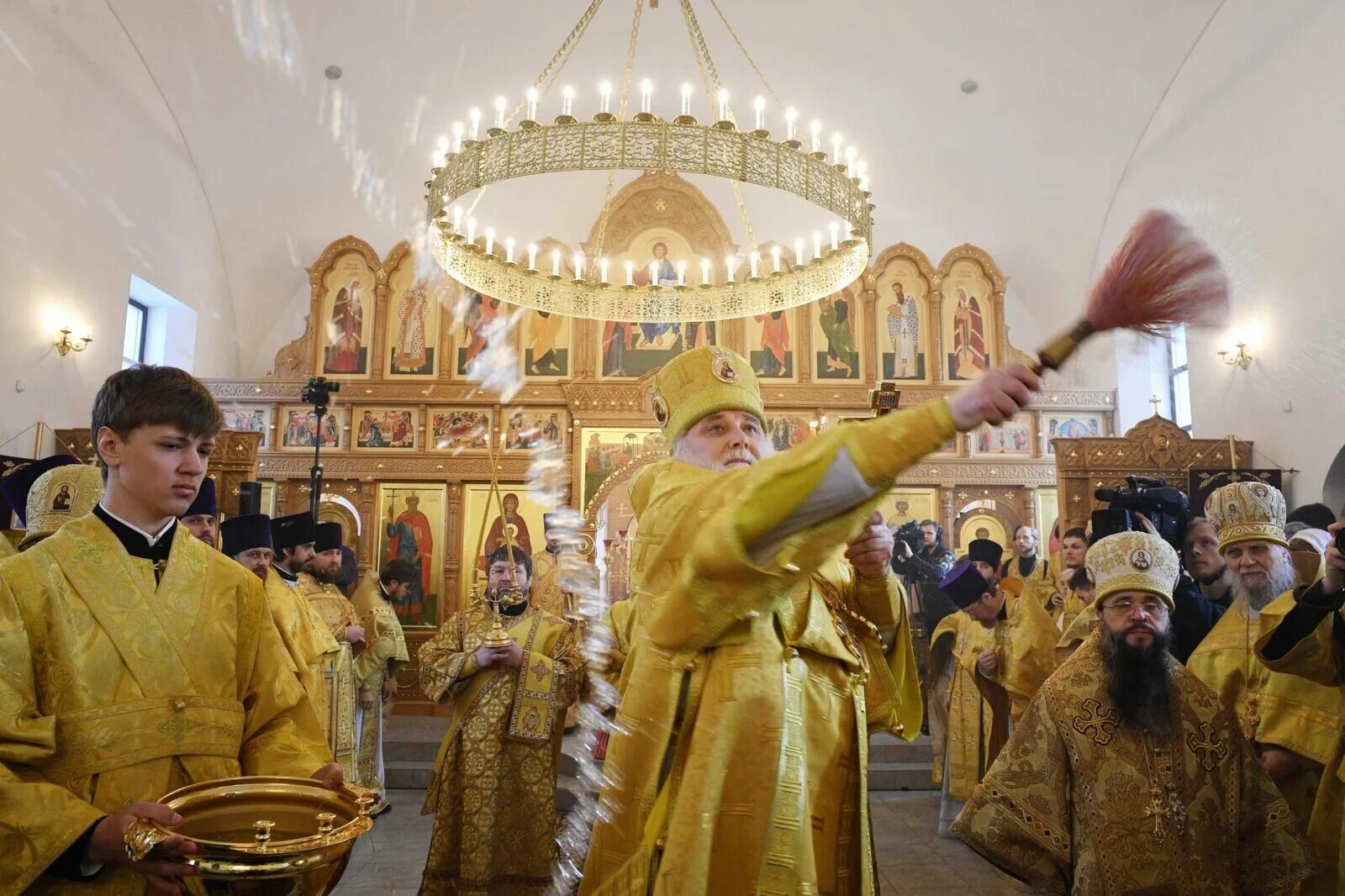 Освящение храма фото Митрополит Истринский Арсений совершил освящение московского храма святой равноа