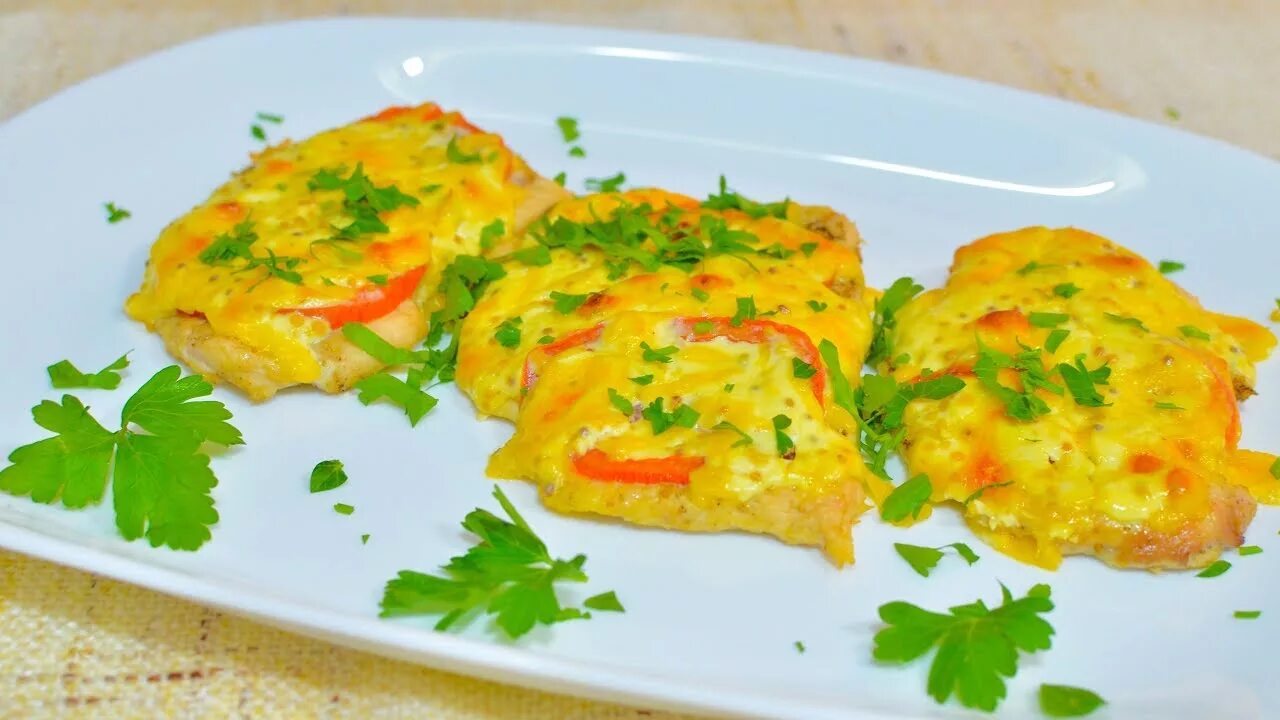 Отбивная куриная с сыром фото Куриные отбивные с помидорами и сыром в духовке - YouTube
