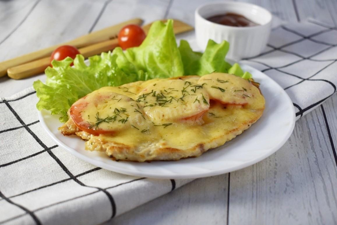 Отбивная куриная с сыром фото Отбивная куриная грудка в духовке с сыром и помидорами рецепт с фото пошагово - 
