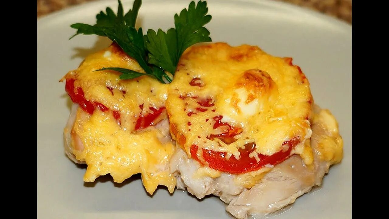 Отбивная куриная с сыром фото Готовим стейк зубатки с помидорами под сырной шапкой - YouTube