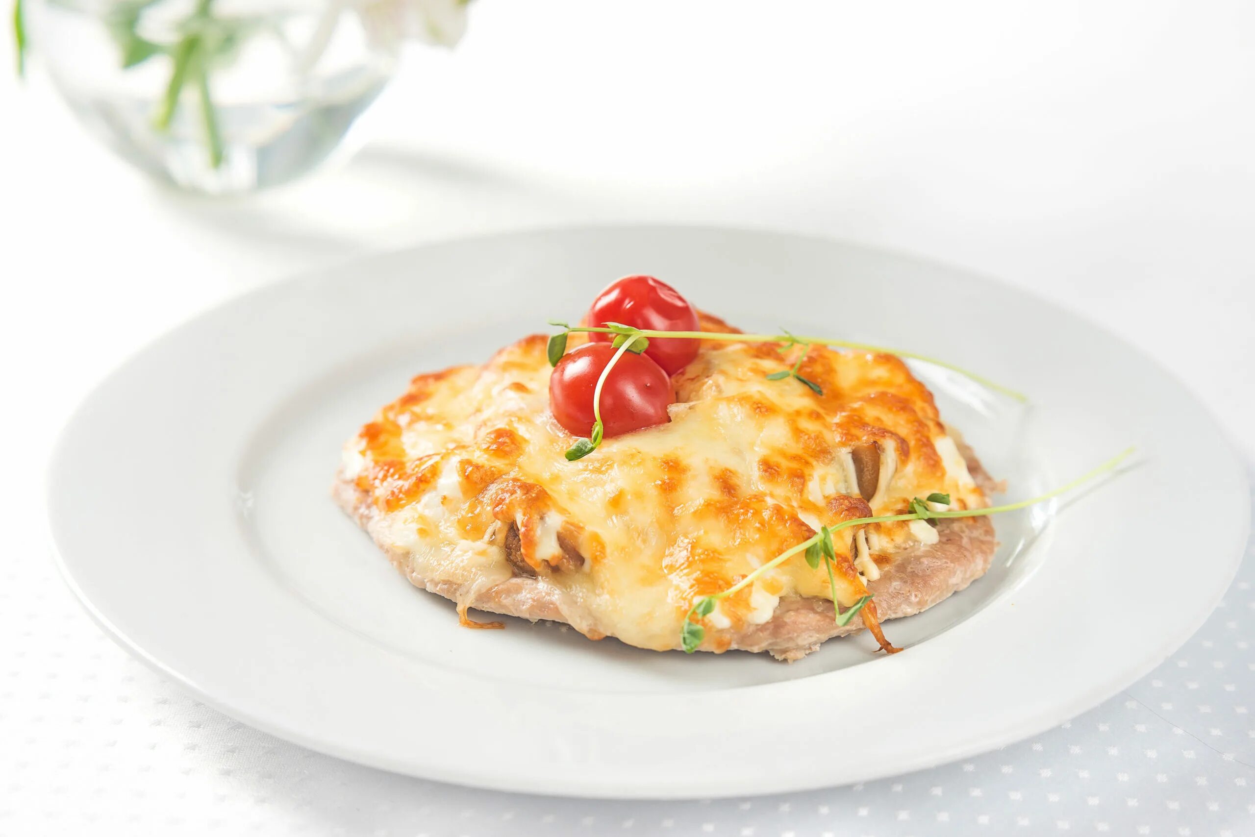Отбивная куриная с сыром фото Банкетные блюда - Ресторан "Шато"