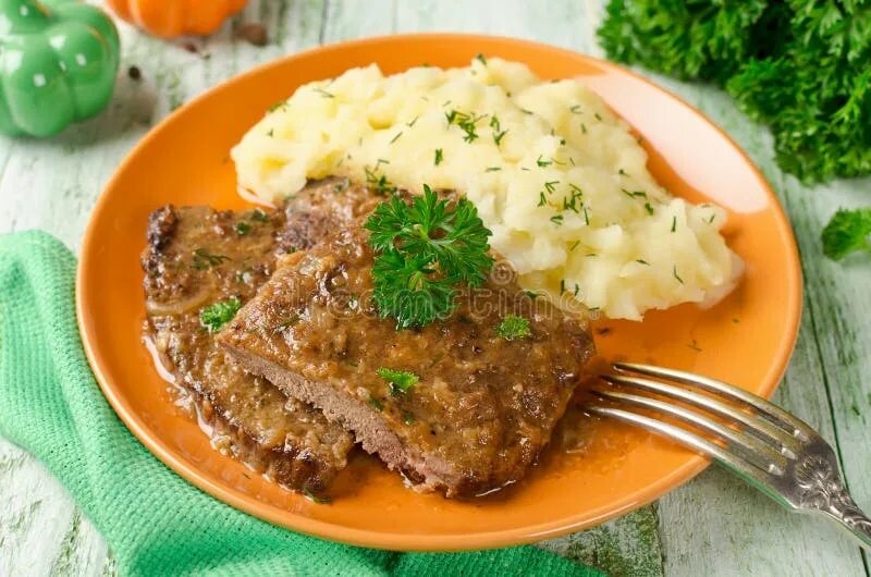 Отбивная печень рецепт с фото Pork Chops with Sour Cream and Baked Potatoes Stock Photo - Image of escalope, d