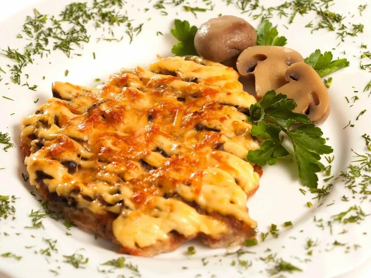 Отбивные с грибами с фото Очень вкусное "Мясо по - царски под шапочкой ". Этим блюдом удивите всех. Готовь