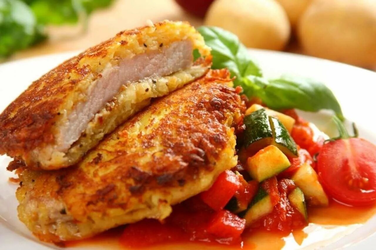 Отбивные с картошкой фото из свинины Отбивные нежные, как масло: Перед жаркой заливаем их этой смесью - совет повара 
