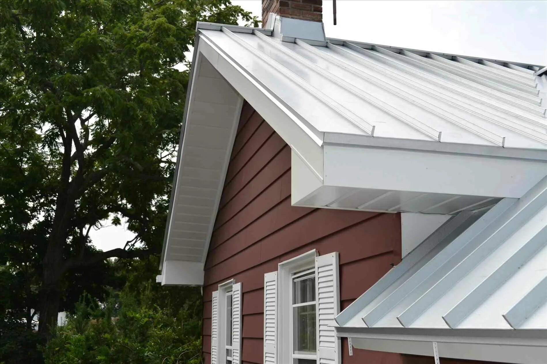 Оцинкованная крыша фото Stepped Roof Design - Home Roof Ideas บ า น