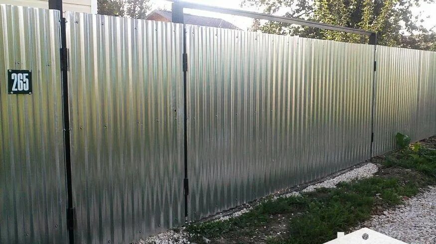 Оцинкованный забор фото Забор из оцинкованного профлиста в Туле