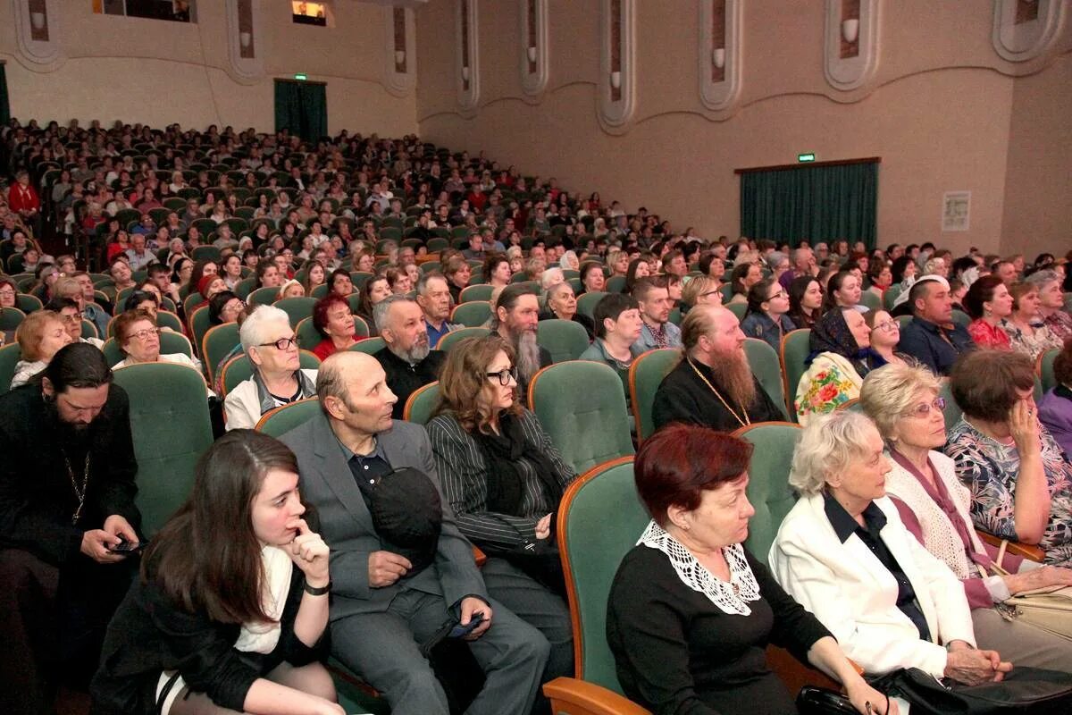 Оцкнт липецк фото зала Преосвященнейший епископ Усманский Евфимий посетил Пасхальный концерт в Липецком