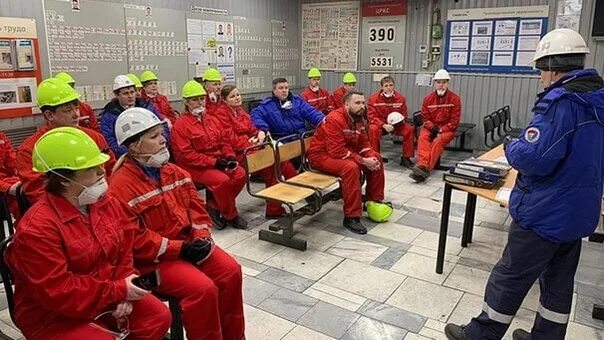 Отдел кадров северсталь ул жукова 4 фото ОЛИГАРХИ Объемы производства - минус 18%, объемы продаж - минус 17%. Но худшее в