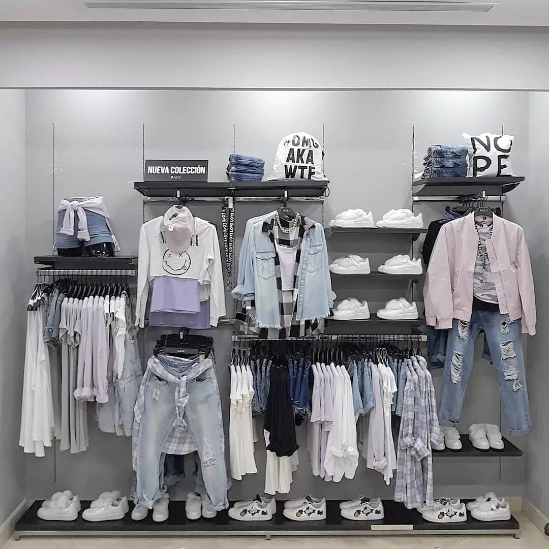 Отдел одежды фото Pin by Jorge Eduardo Alvarez on Visual Merchandising Clothing store displays, Cl