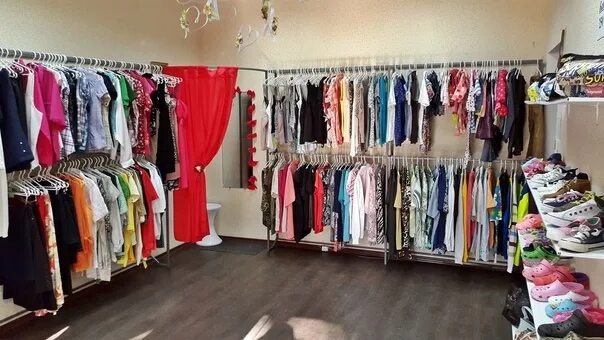 Отдел одежды фото Gatchina ❗ Colpino Secret buyers are required to check the clothing store (secon