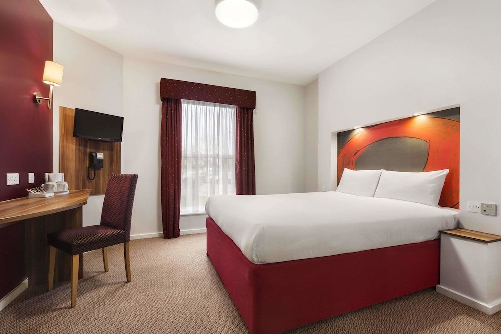 Отель дня фото Days Inn by Wyndham London Stansted Airport, гостиница, Бишопс-Сторфорд, Welcome