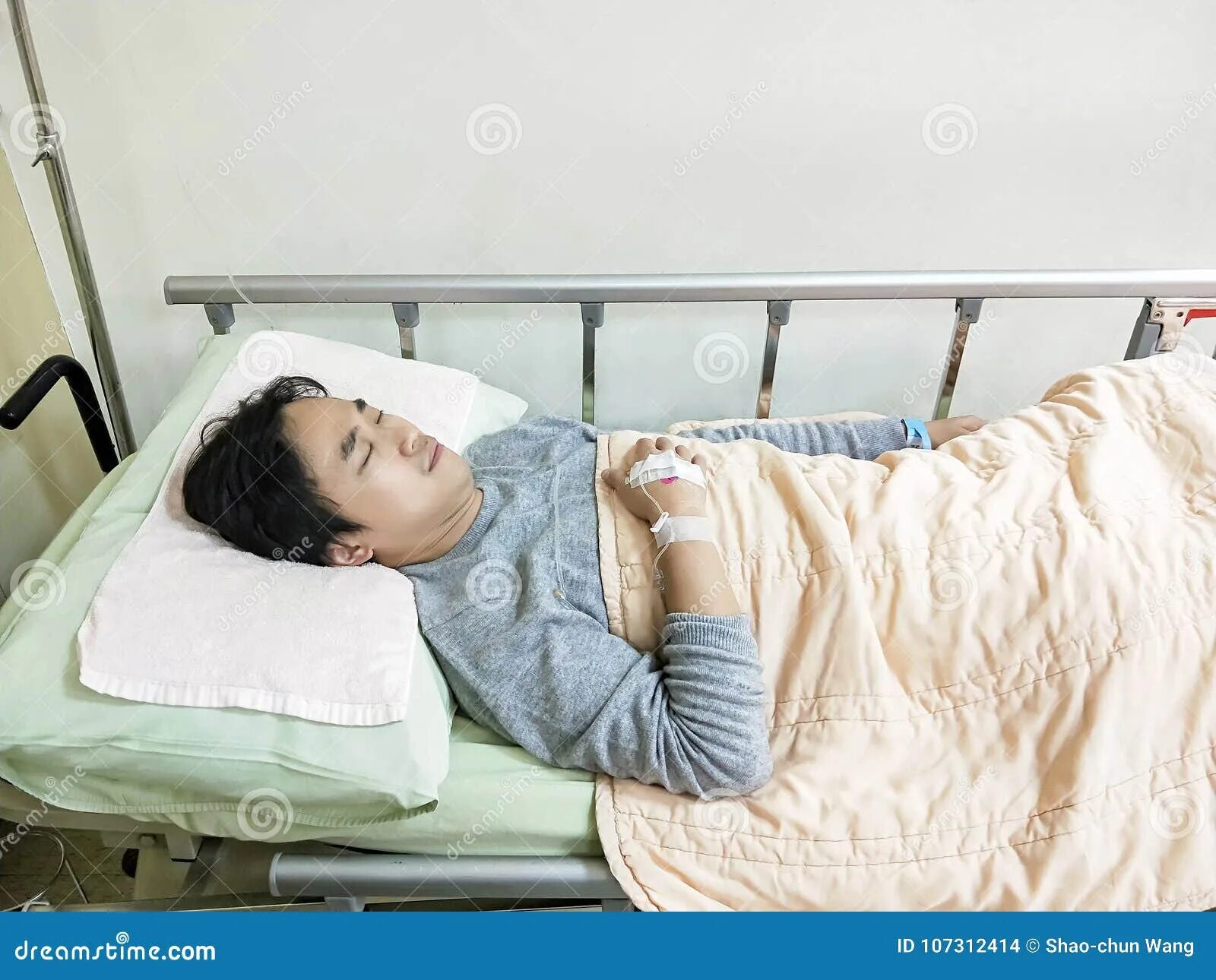 Оучи фото из больницы Patient Man On Hospital Bed Stock Photo - Image of illness, emergency: 107312414