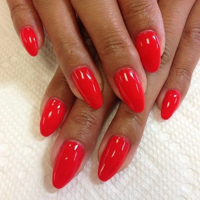 Овальная форма ногтей красный маникюр Pin auf Nails
