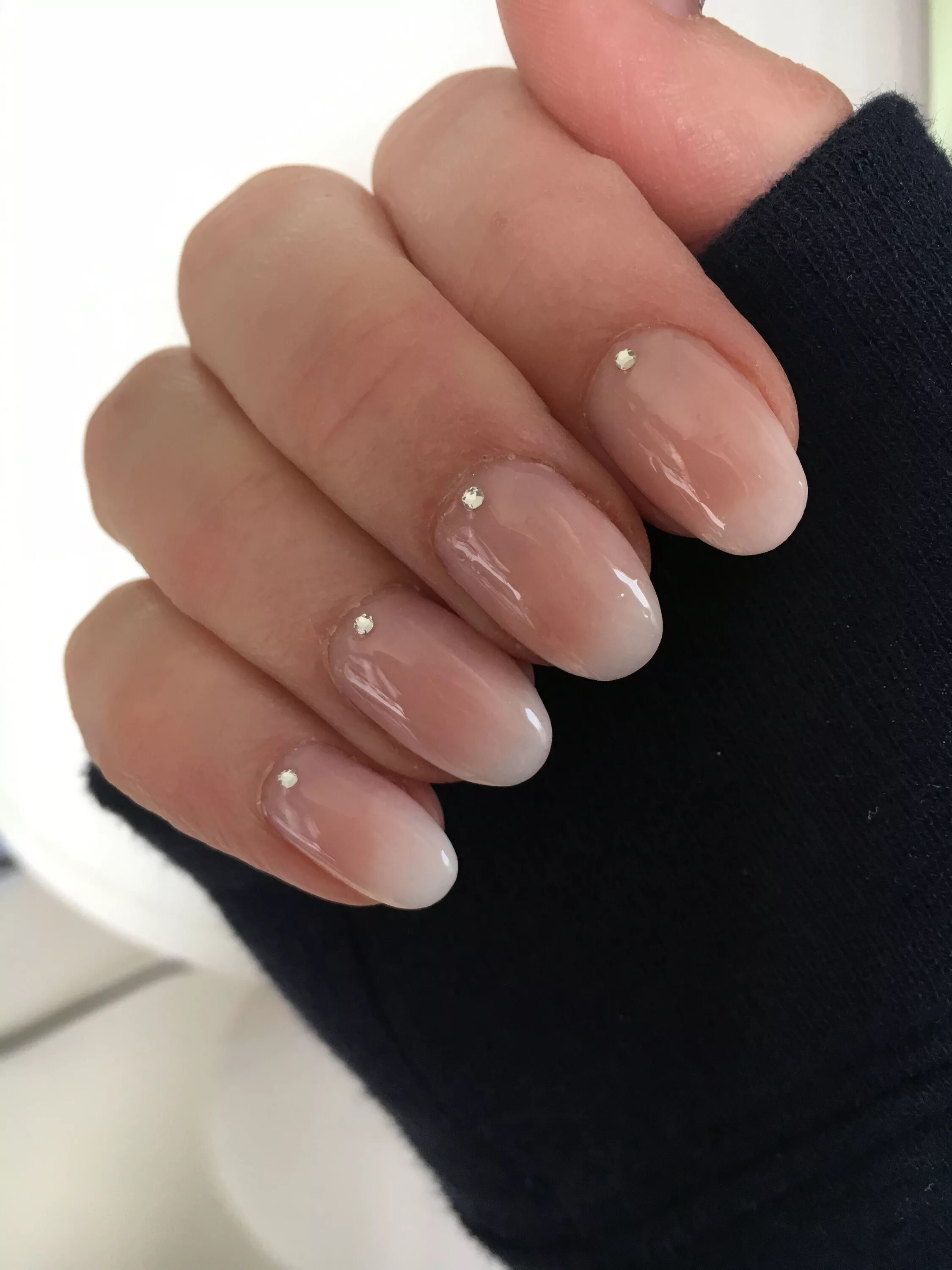 Овальная форма ногтей на короткие ногти фото Ombre oval nails - by Nagelstudio Pink Oval acrylic nails, Oval nails, Natural n
