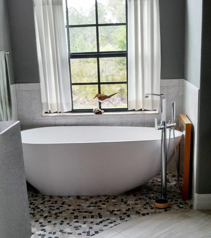 Овальная ванная в интерьере Pin by Amrei on Bad klein Home, Bathtub, Bathroom