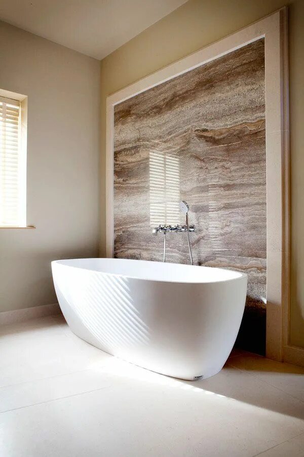 Овальная ванная в интерьере Warm and Colored Marble Features