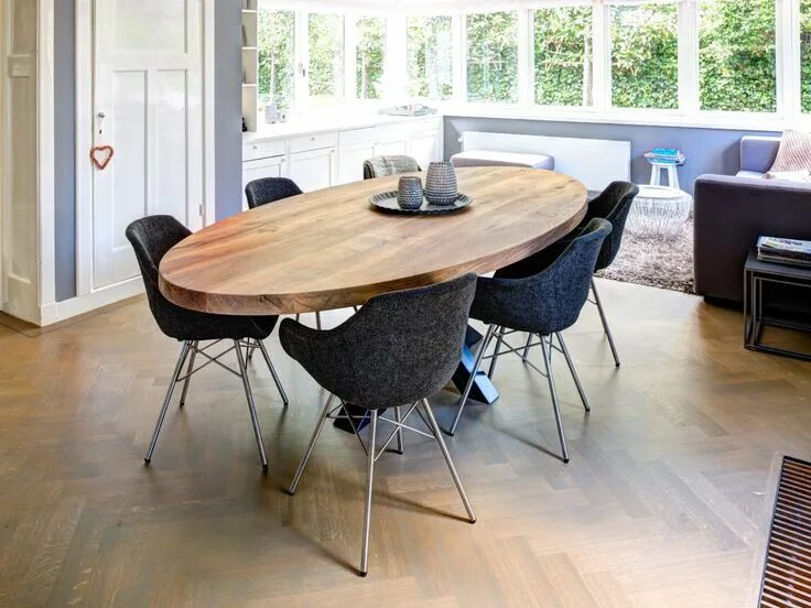 Овальный стол в стиле лофт ZWAARTAFELEN I Wat een mooie set I Massief eiken ovale tafel met stalen kruispoo