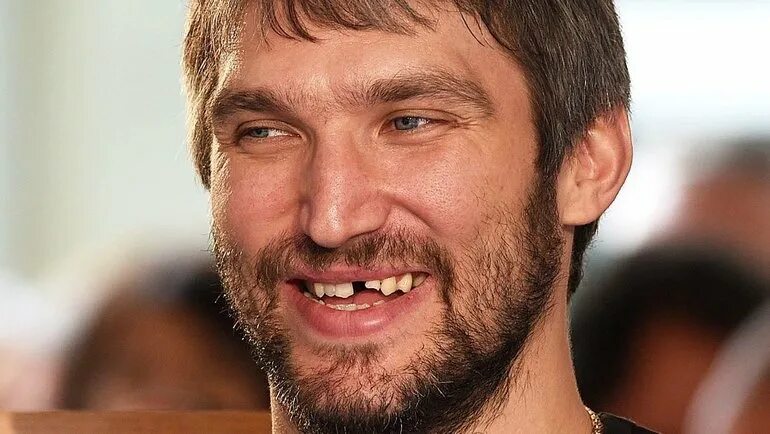 Овечкин фото без зуба Ворчун и шутник. Овечкин описал партнеров по "Вашингтону" одним словом. Спорт-Эк
