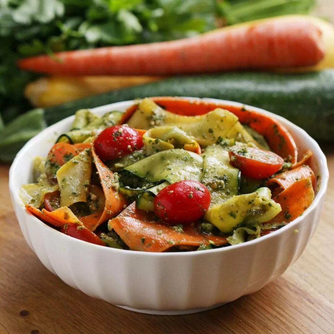 Овощи блюдо фото Summer Vegetable Pesto Ribbon Salad Recipe by Tasty Recipe Ribbon salad recipe, 